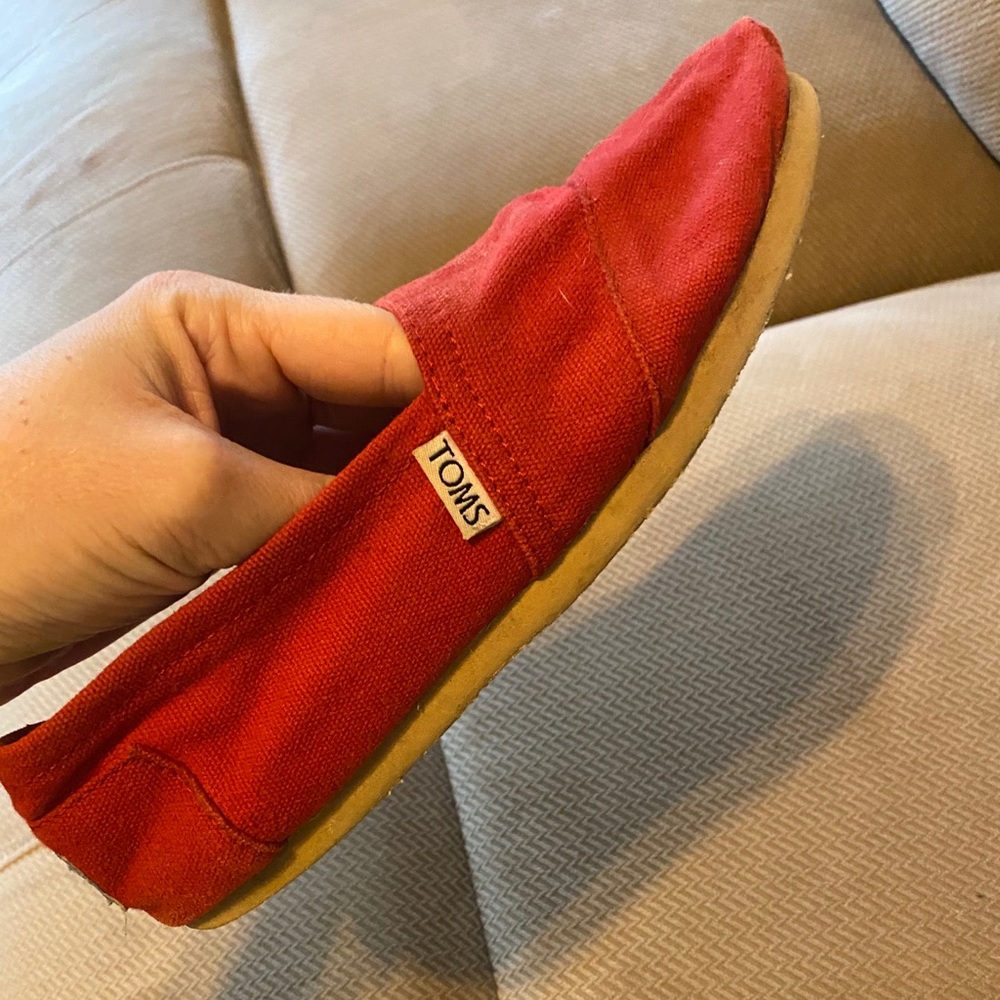 Red TOMS Alphagetas